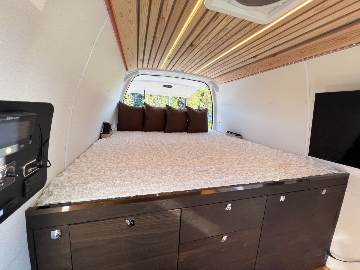 大人2人が十分くつろげる広々ベッドスペース