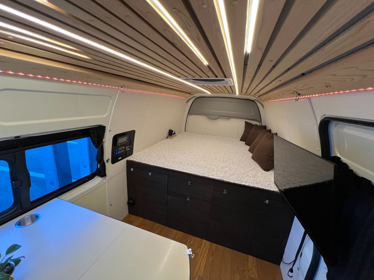 運転席から見渡す車内の様子