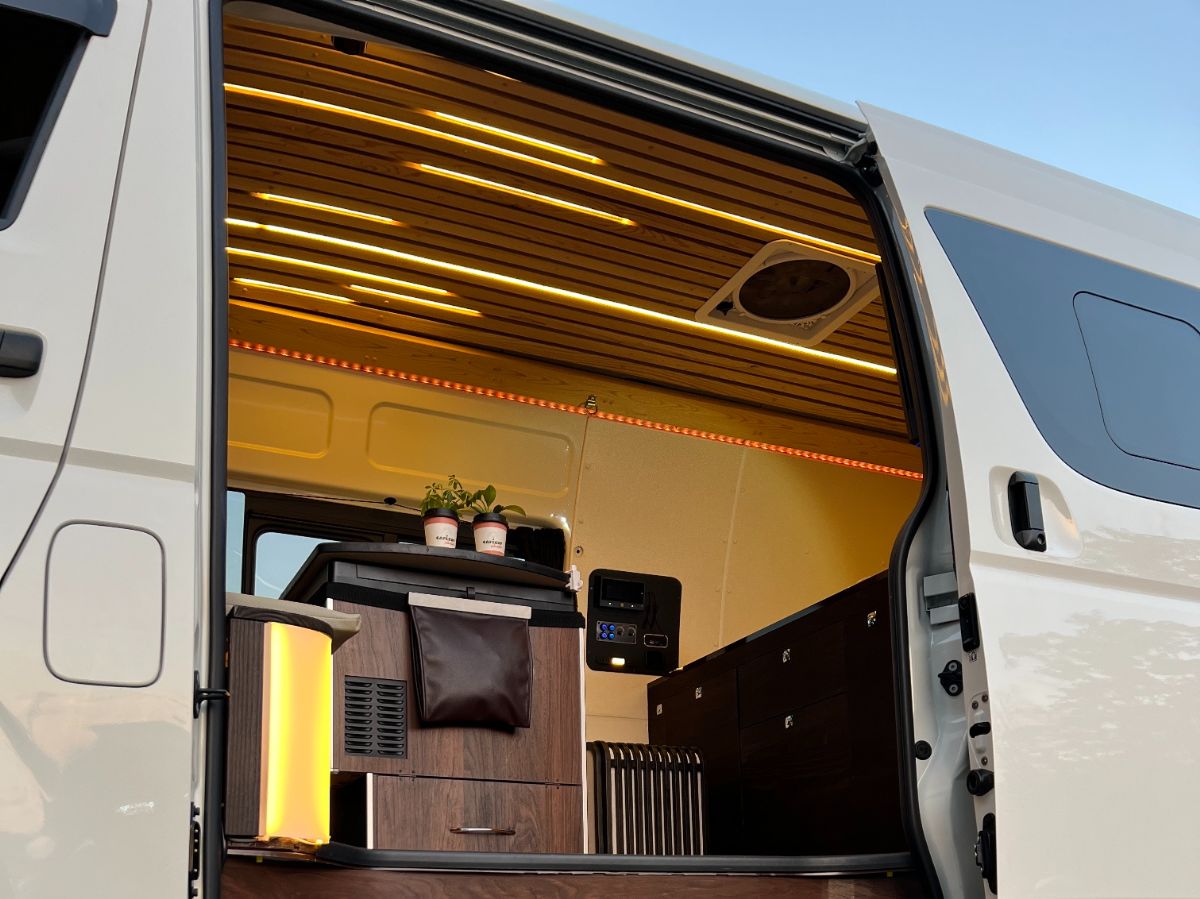 サイドからのアクセスで、スムーズに快適空間へ