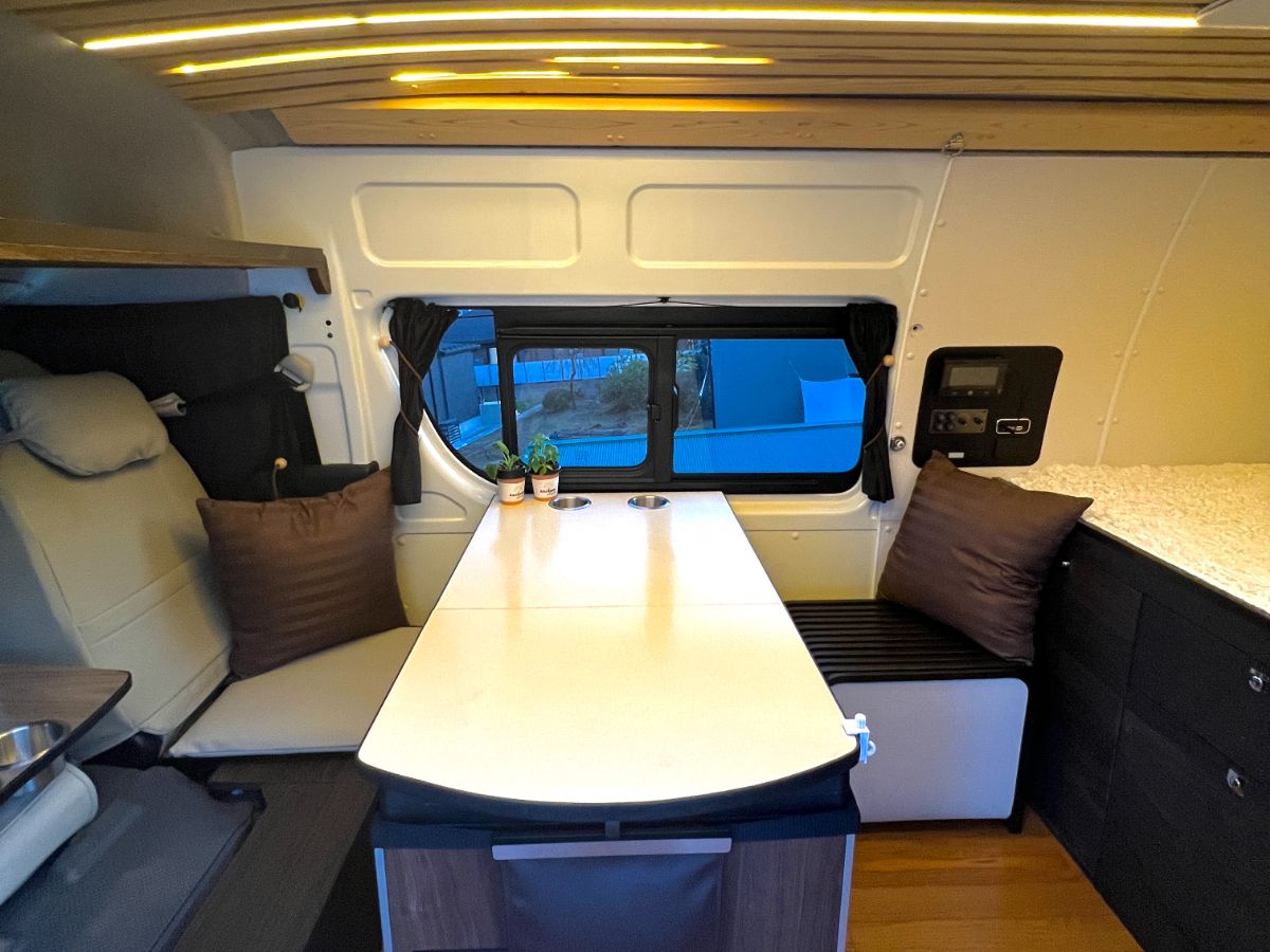 すべてが手の届く位置に。スペースを無駄なく活かした設計