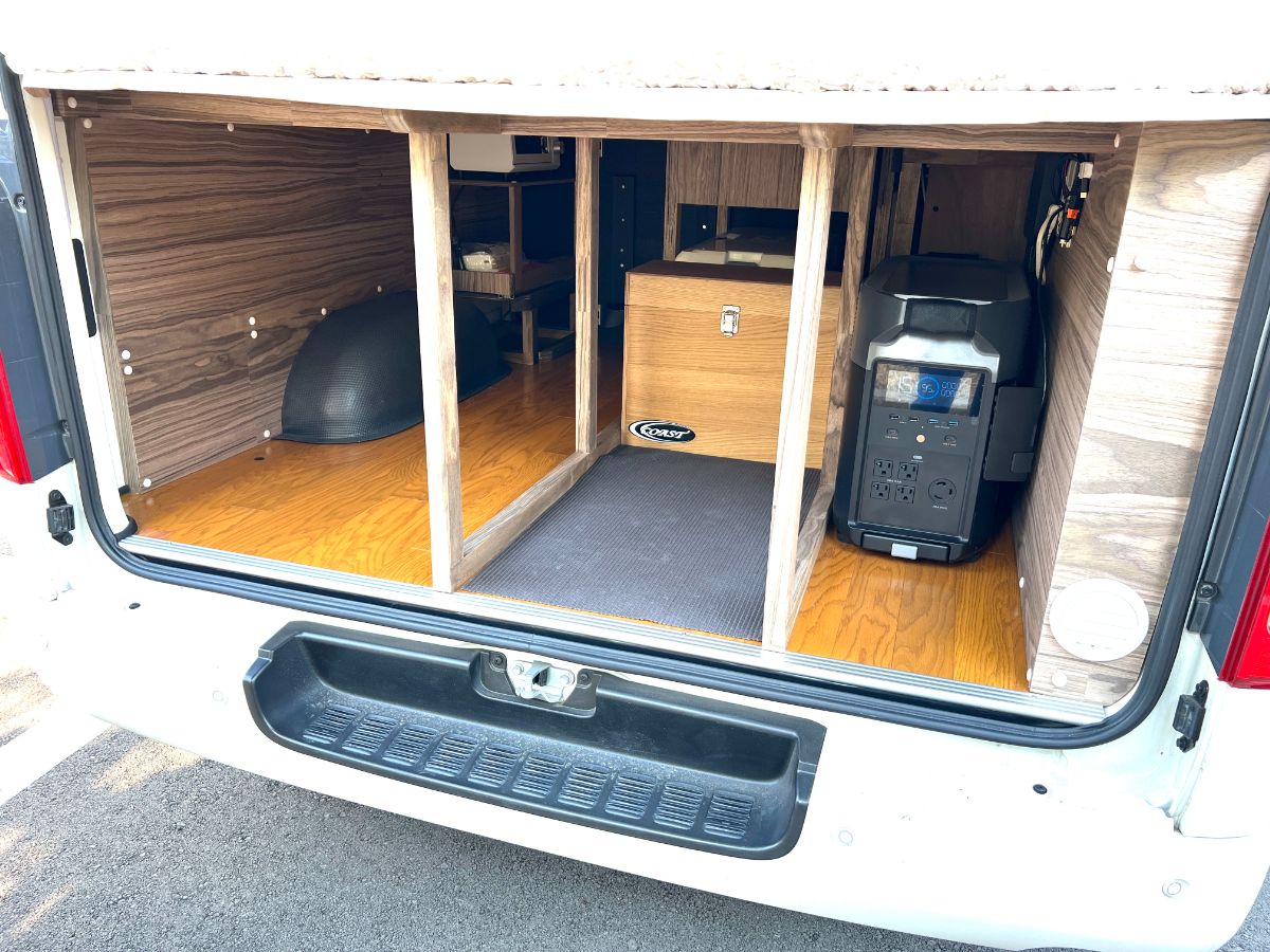 ベッドの下の収納スペース